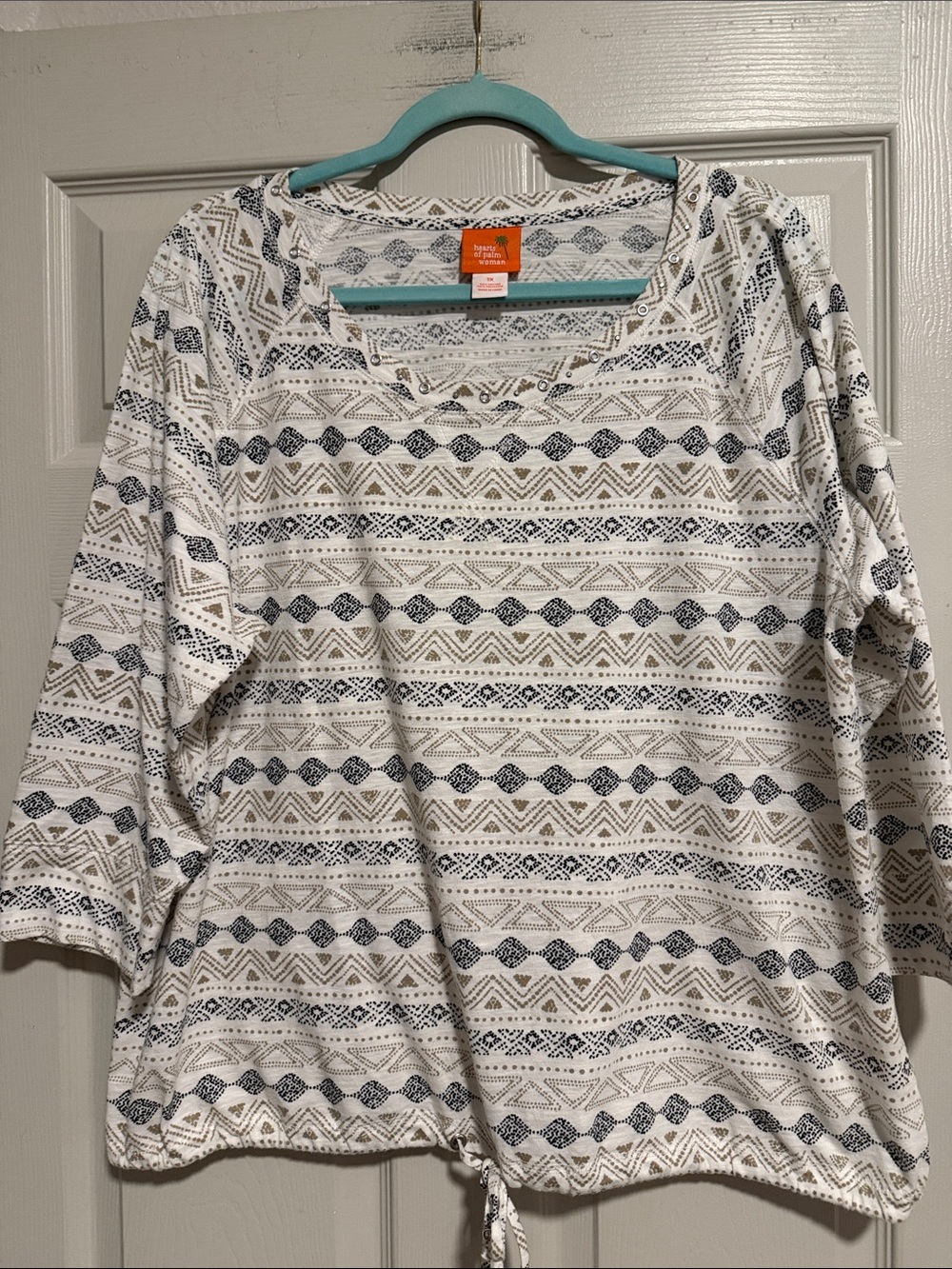 hearts of palm White & Navy Aztec Tie-Hem Tunic